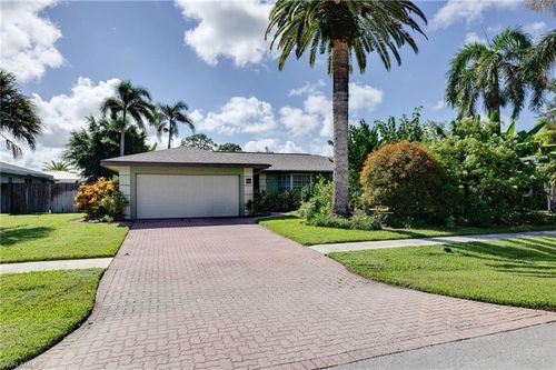 3523 Santiago Way, NAPLES, FL, 34105-2781 | Card Image