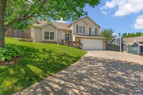 713 N Eagle Pass Dr, Lawrence, KS, 66049-4268 | Card Image