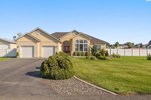6621 Butternut Ave, Bakersfield, CA, 93306 | Card Image