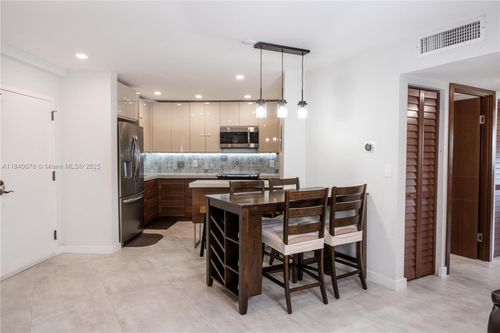 apt-206-7150 Indian Creek Dr, Miami Beach, FL, 33141-3003 | Card Image