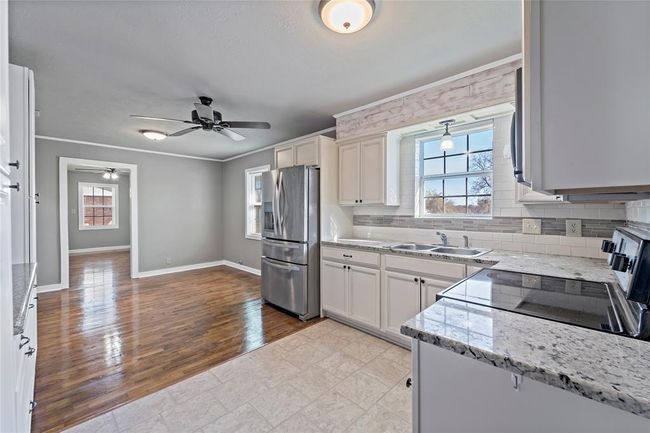 915 E Hanna St, House other with 3 bedrooms, 2 bathrooms and 2 parking in Calvert TX | Image 20