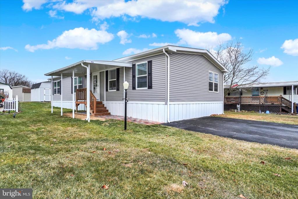 208 Country Ridge Dr, For Sale in YORK - eXp Realty