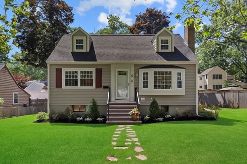 28 Sycamore Rd, Melrose, MA, 02176-5009 | Card Image