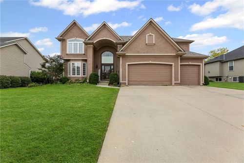 2413 Sw Kenwill Dr, Lee's Summit, MO, 64082-1446 | Card Image