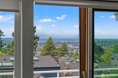 c-323 N 48th Street, Seattle, WA, 98103 | Card Image