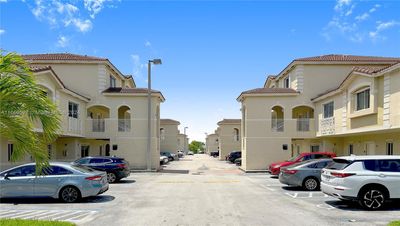 112B - 7991 Nw 8th St, Condo with 2 bedrooms, 2 bathrooms and null parking in Miami FL | Image 1