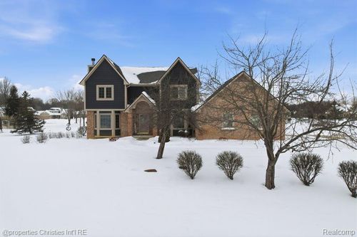 921 Kyle Ct, White Lake, MI, 48383-2792 | Card Image