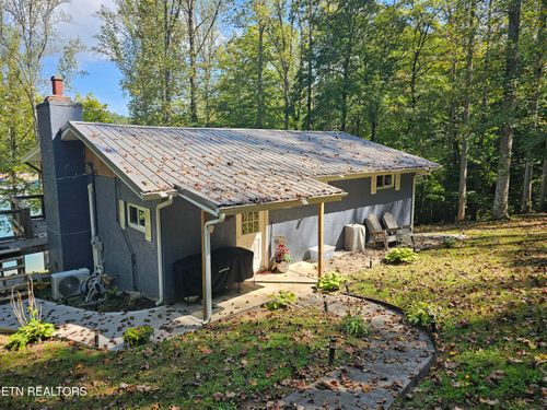 353 Beech Grove Loop, Sharps Chapel, TN, 37866-2802 | Card Image