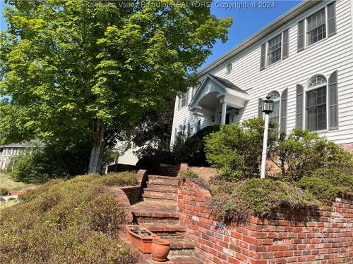 42 Carriage Road, Charleston, WV, 25314 | Card Image