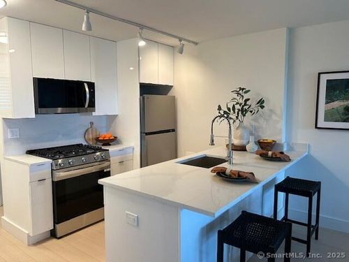 8b-93 Morgan St, Stamford, CT, 06905-5401 | Card Image