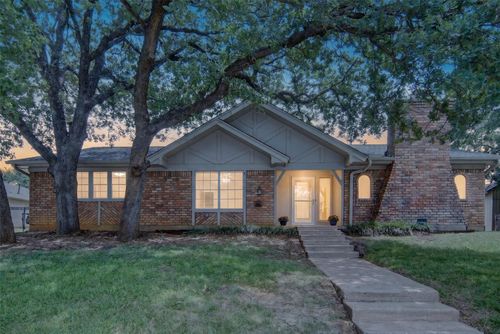 2208 Cambridge Dr, Hurst, TX, 76054-2930 | Card Image