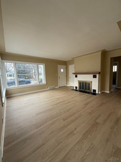 144 Lockwood St, Saginaw, MI, 48602-3024 | Card Image