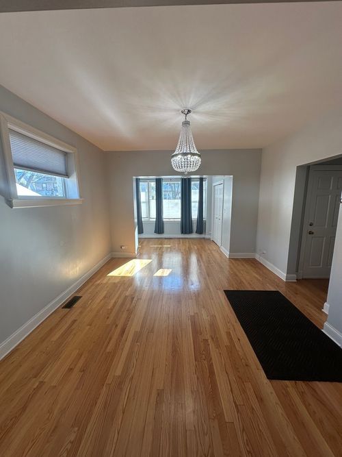 5042 W Argyle Street, Chicago, IL, 60630 | Card Image