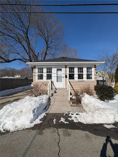 39 Mawney Ave, Warwick, RI, 02889-2718 | Card Image