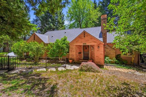 417 Chapel St, Grass Valley, CA, 95945-7112 | Card Image