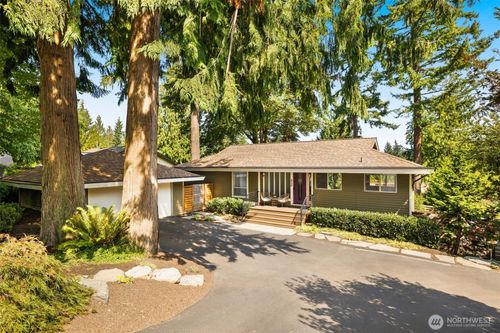 820 W Sunset Way, Issaquah, WA, 98027-3008 | Card Image