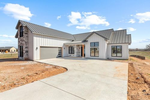 517 Interlaken St, Fredericksburg, TX, 78624 | Card Image