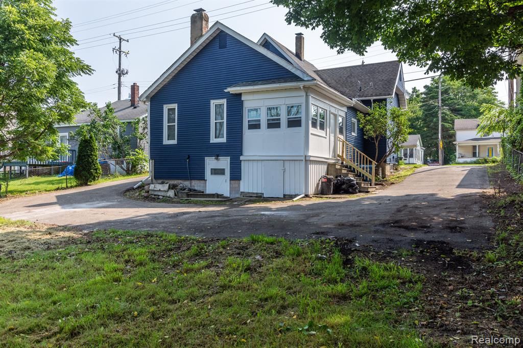 Saginaw St, Holly, MI 48442