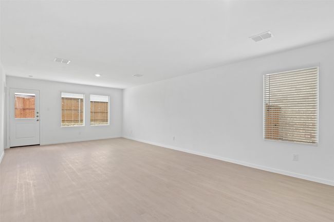 14213 Coness St, House other with 4 bedrooms, 2 bathrooms and null parking in Pilot Point TX | Image 8
