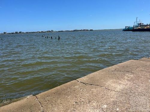 9705 Teichman Rd, Galveston, TX, 77554-9141 | Card Image