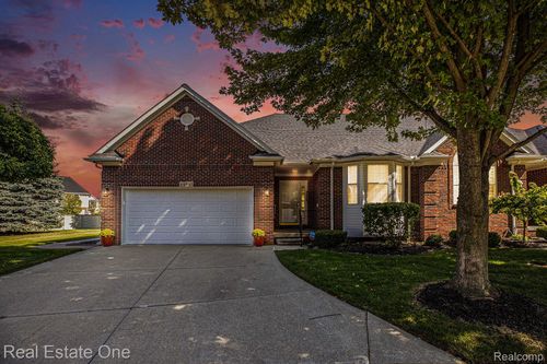 44345 Nova Dr, Sterling Heights, MI, 48314-3170 | Card Image