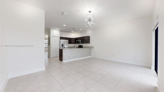 9231 W 32 Nd Ln, Home with 3 bedrooms, 3 bathrooms and null parking in Hialeah FL | Image 5