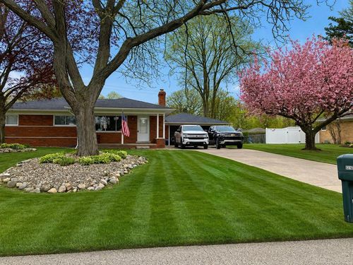 53165 Briar Dr, Shelby Township, MI, 48316-2219 | Card Image