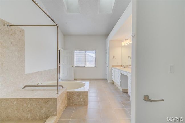 Upper full bath | Image 34