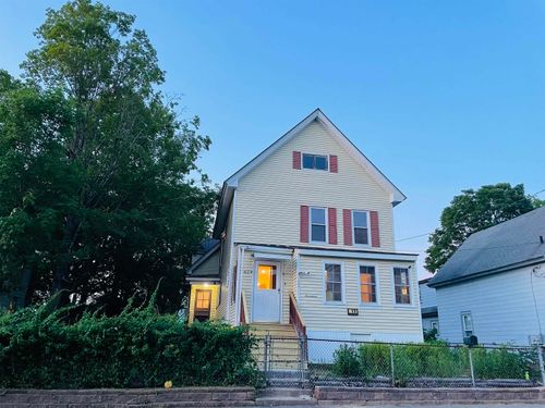 17 Arch St, Laconia, NH, 03246-3157 | Card Image