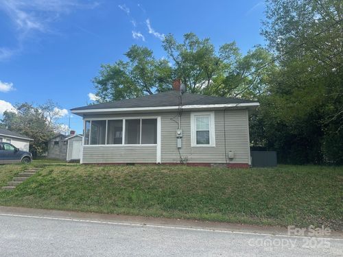 211 W 2nd St, Kershaw, SC, 29067-1019 | Card Image