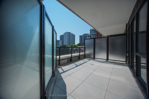 219-1 Belsize Dr, Toronto, ON, M4S0B9 | Card Image