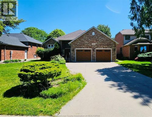 3918 Northway Ave, Windsor, ON, N9G2P9 | Card Image