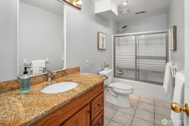 8475 Se 45 Th St, House other with 4 bedrooms, 3 bathrooms and 2 parking in Mercer Island WA | Image 25