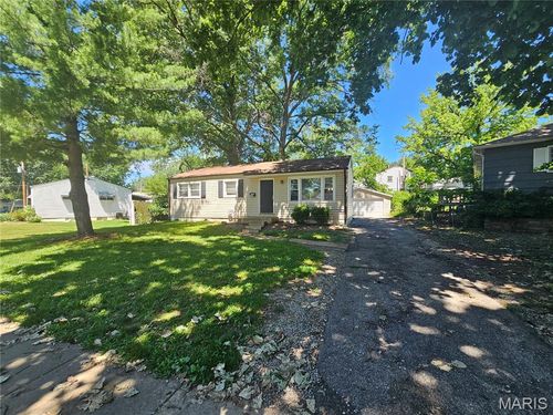 1037 Forestwood Dr, Saint Louis, MO, 63135-3059 | Card Image