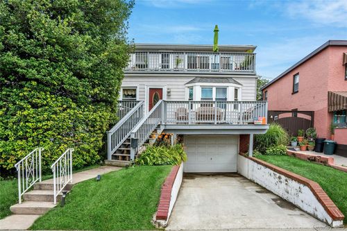 623 W Park Ave, Long Beach, NY, 11561-2943 | Card Image