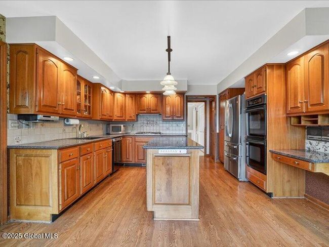 3077 New Williamsburg Dr, House other with 4 bedrooms, 4 bathrooms and 6 parking in Schenectady NY | Image 15