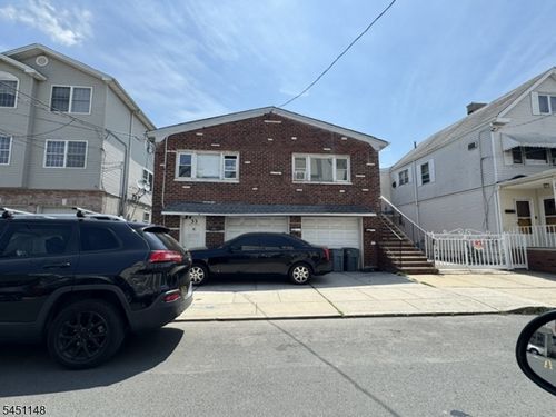 31 Bank St, Elizabeth, NJ, 07201-2703 | Card Image