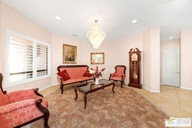 Foyer/Sitting Room | Image 28