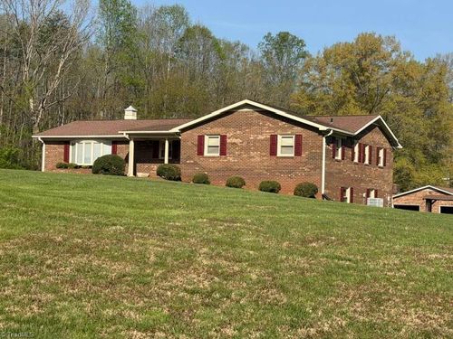 473 Winchester Dr, King, NC, 27021-9221 | Card Image