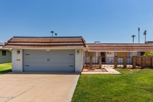 10104 W Kingswood Cir, Sun City, AZ, 85351-1937 | Card Image