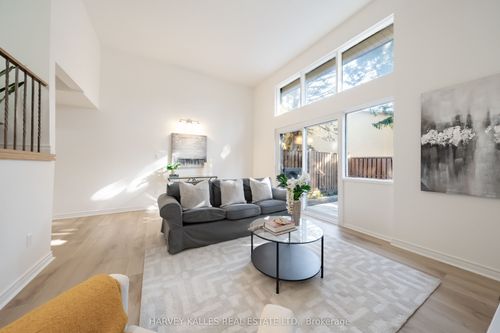 102 Jenny Wrenway, North York, ON, M2H2Z2 | Card Image