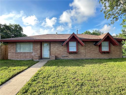 111 Driftwood Dr, Portland, TX, 78374-2523 | Card Image