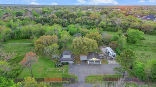 300 Mustang Rd, Alvin, TX, 77511 | Card Image