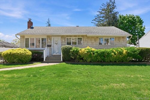 648 Dogwood Ave, Franklin Square, NY, 11010-3246 | Card Image