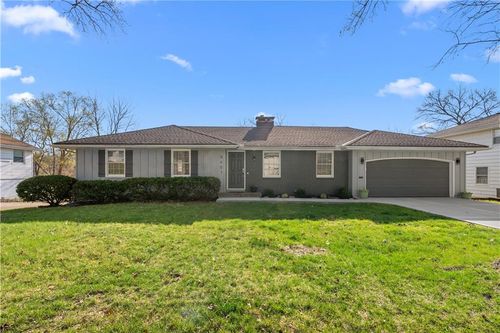 8401 Northern St, Raytown, MO, 64138-3447 | Card Image