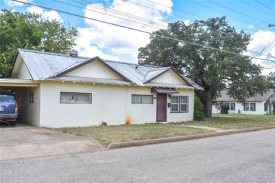 605 E 6th Street, House other with 2 bedrooms, 1 bathrooms and null parking in Brady TX | Image 2