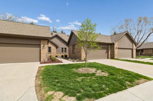 16231 Pine Ridge Dr N, Fraser, MI, 48026-5237 | Card Image