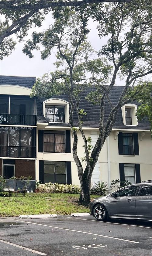 apt-1t-3680 Inverrary Dr, LAUDERHILL, FL, 33319-5931 | Card Image