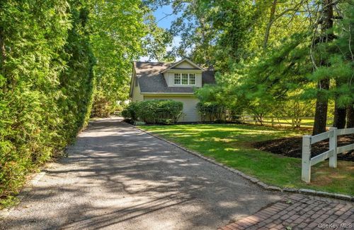 7020 Peconic Bay Blvd, Laurel, NY, 11948-1911 | Card Image