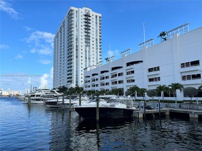 1104 - 17111 Biscayne Blvd, Condo with 2 bedrooms, 3 bathrooms and null parking in North Miami Beach FL | Image 1